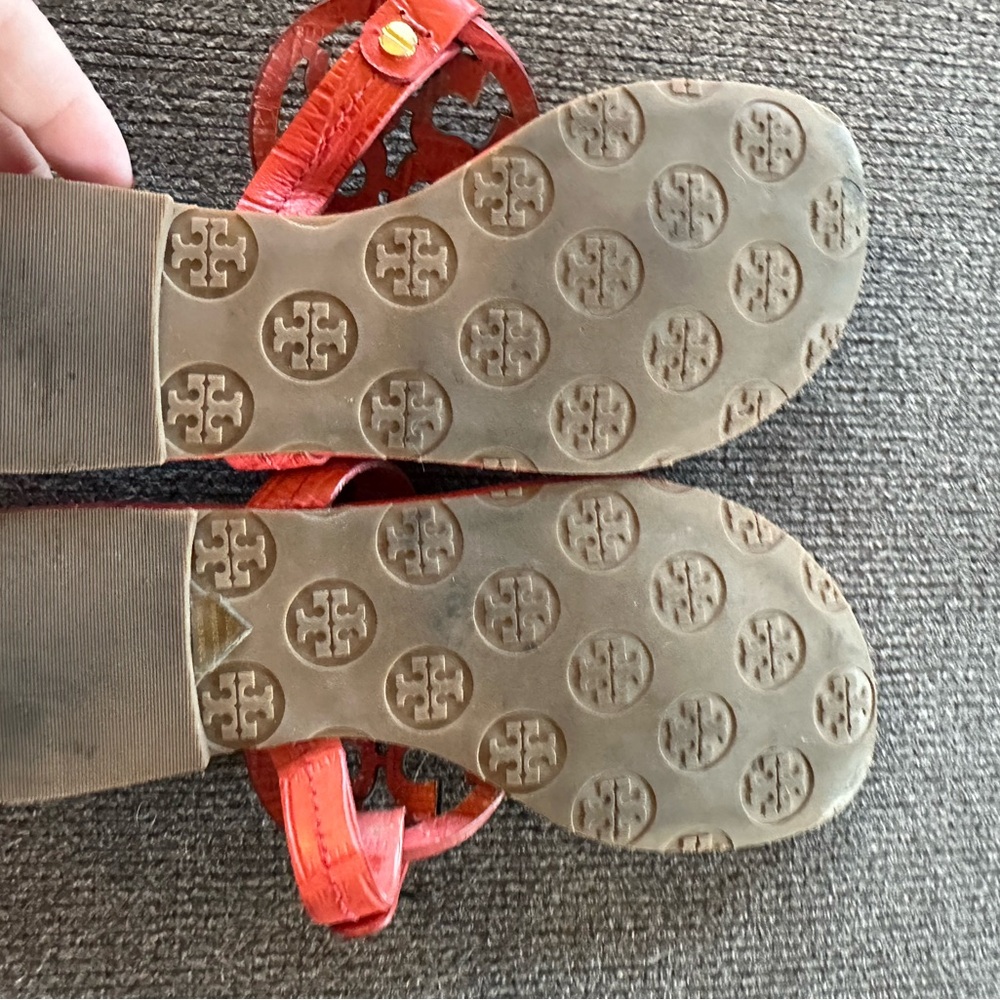 Tory Burch Miller Coral-Red Logo Thong Sandals Size 5.5 - Picture 8 of 12